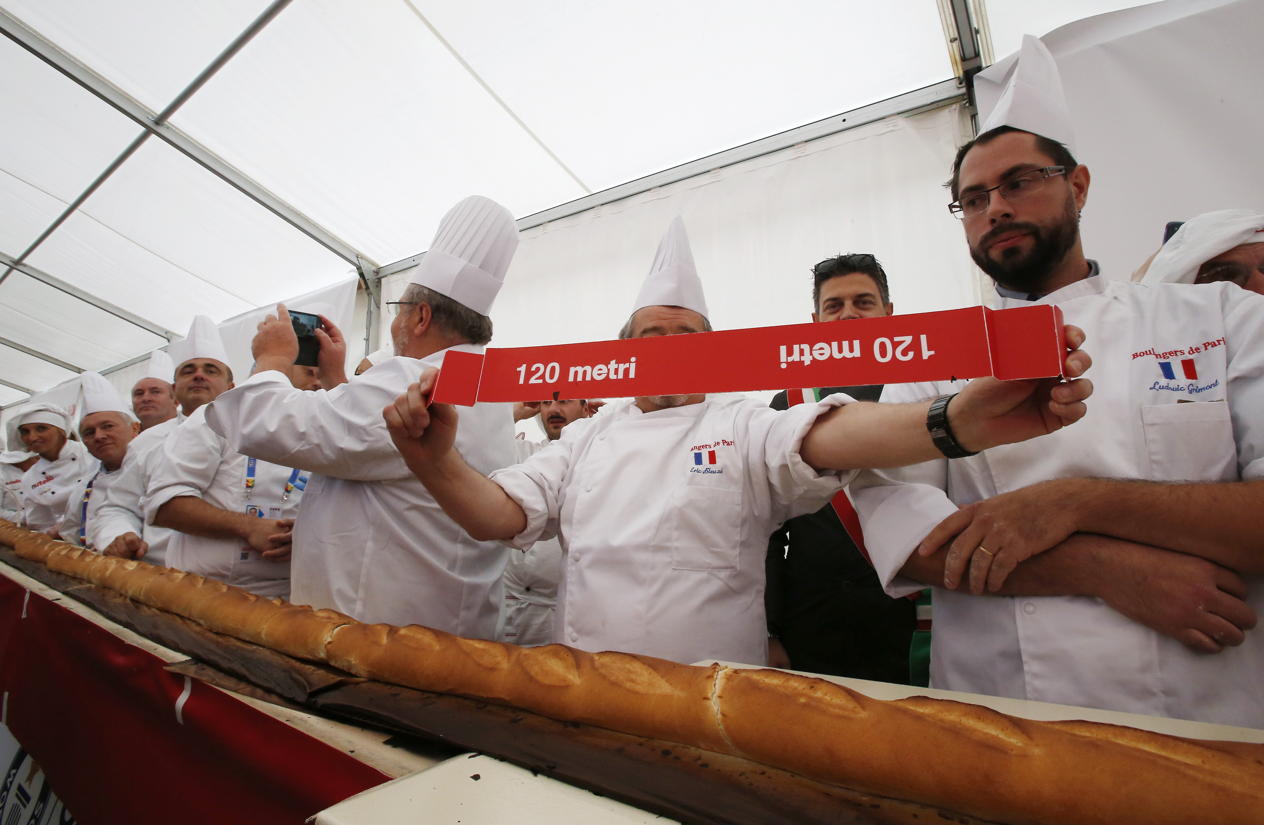 Guinness declares the longest baguette at 400 feet in Italy