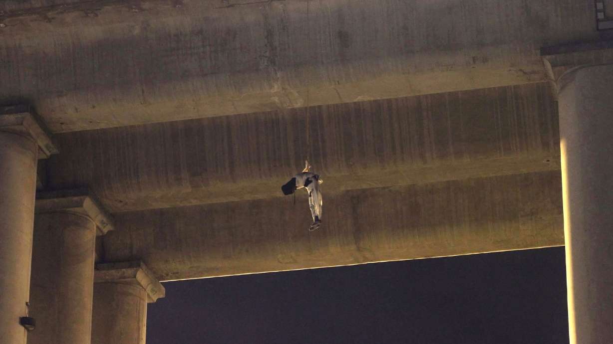 Body found hanging from bridge in Mexico City