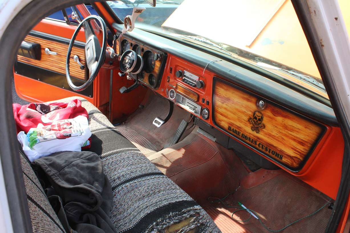 Wood-grain look done by Bare Bones Customs' airbrush artist Brian Thomas. (Photo: Brian Champagne)