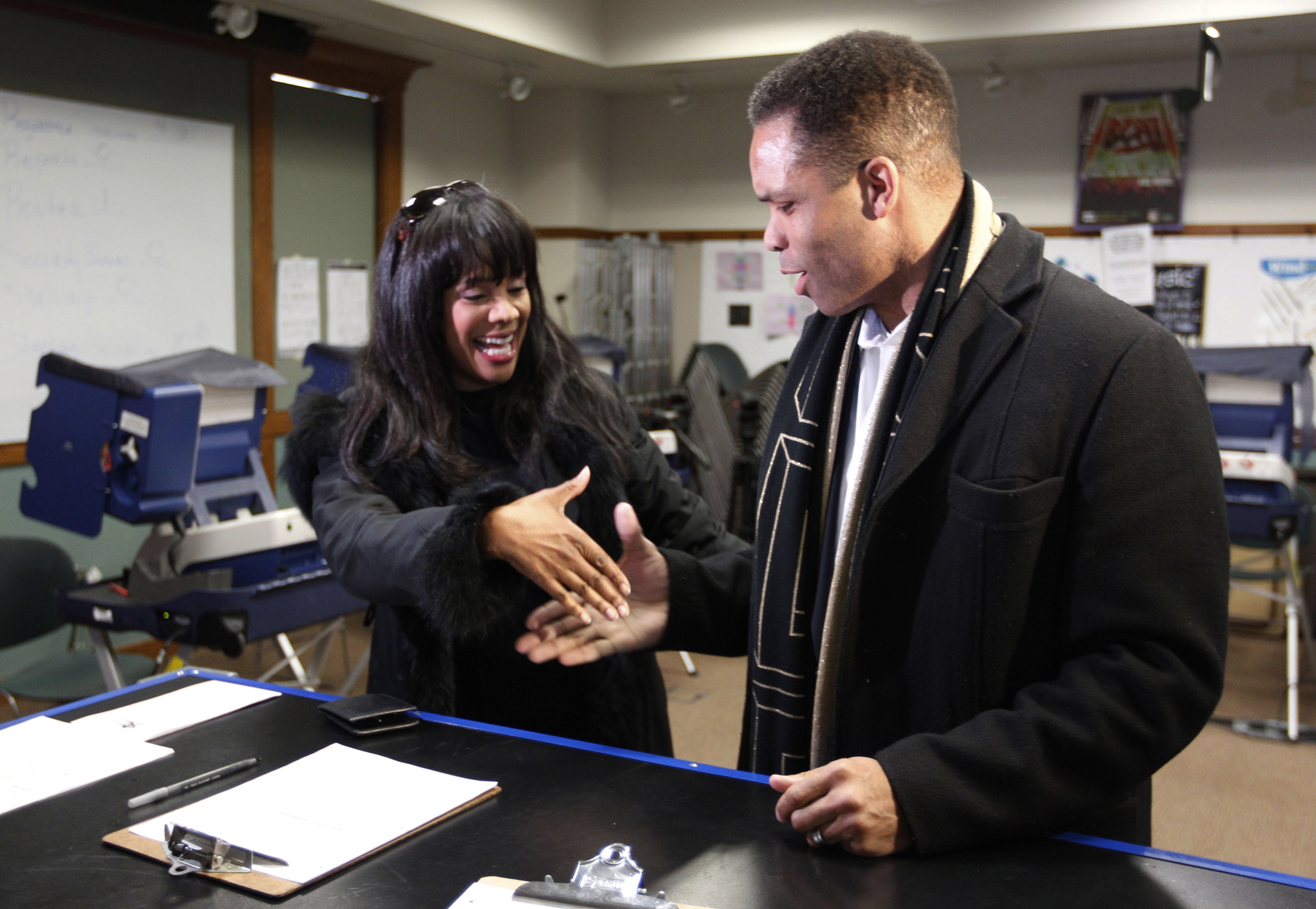 Wife of ex-US Rep. Jesse Jackson Jr. reports to prison