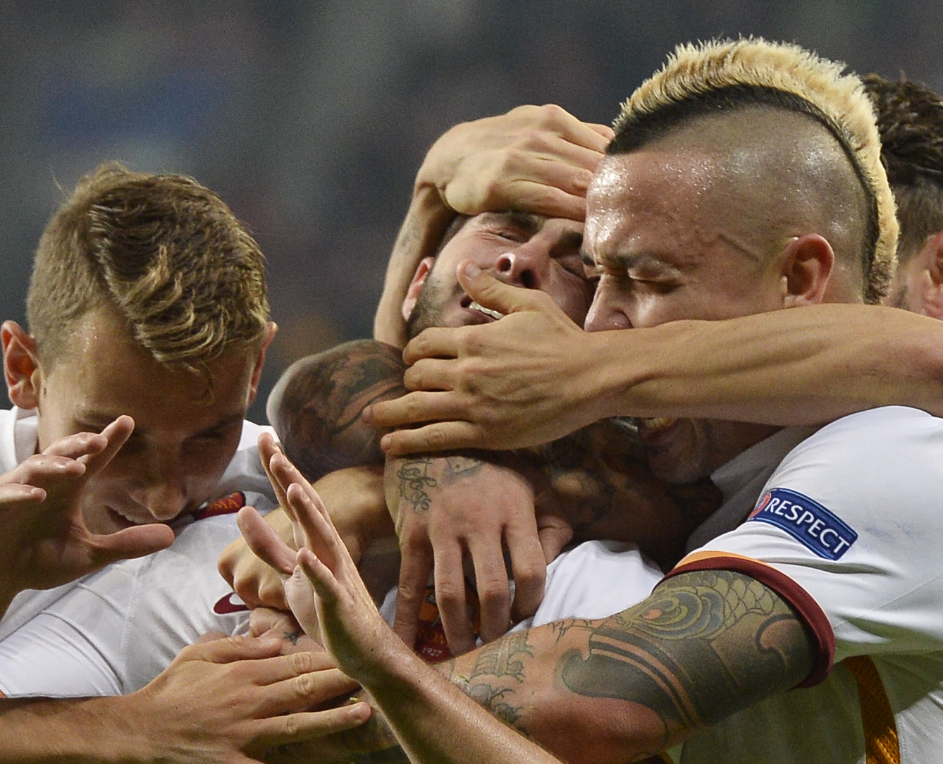 Leverkusen and Roma draw 4-4 in Champions League