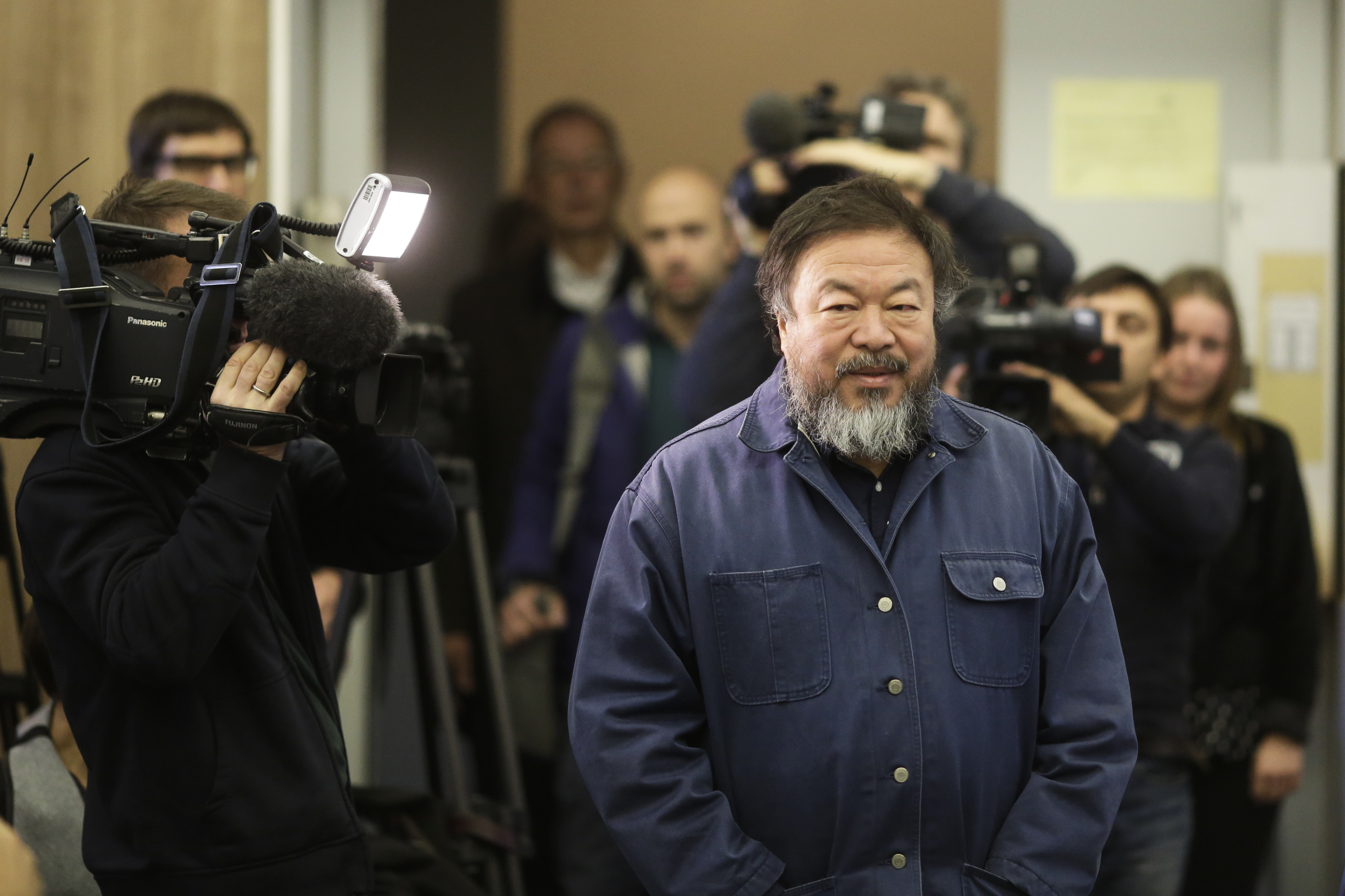 Ai Weiwei starts as Berlin lecturer, sharing time with China