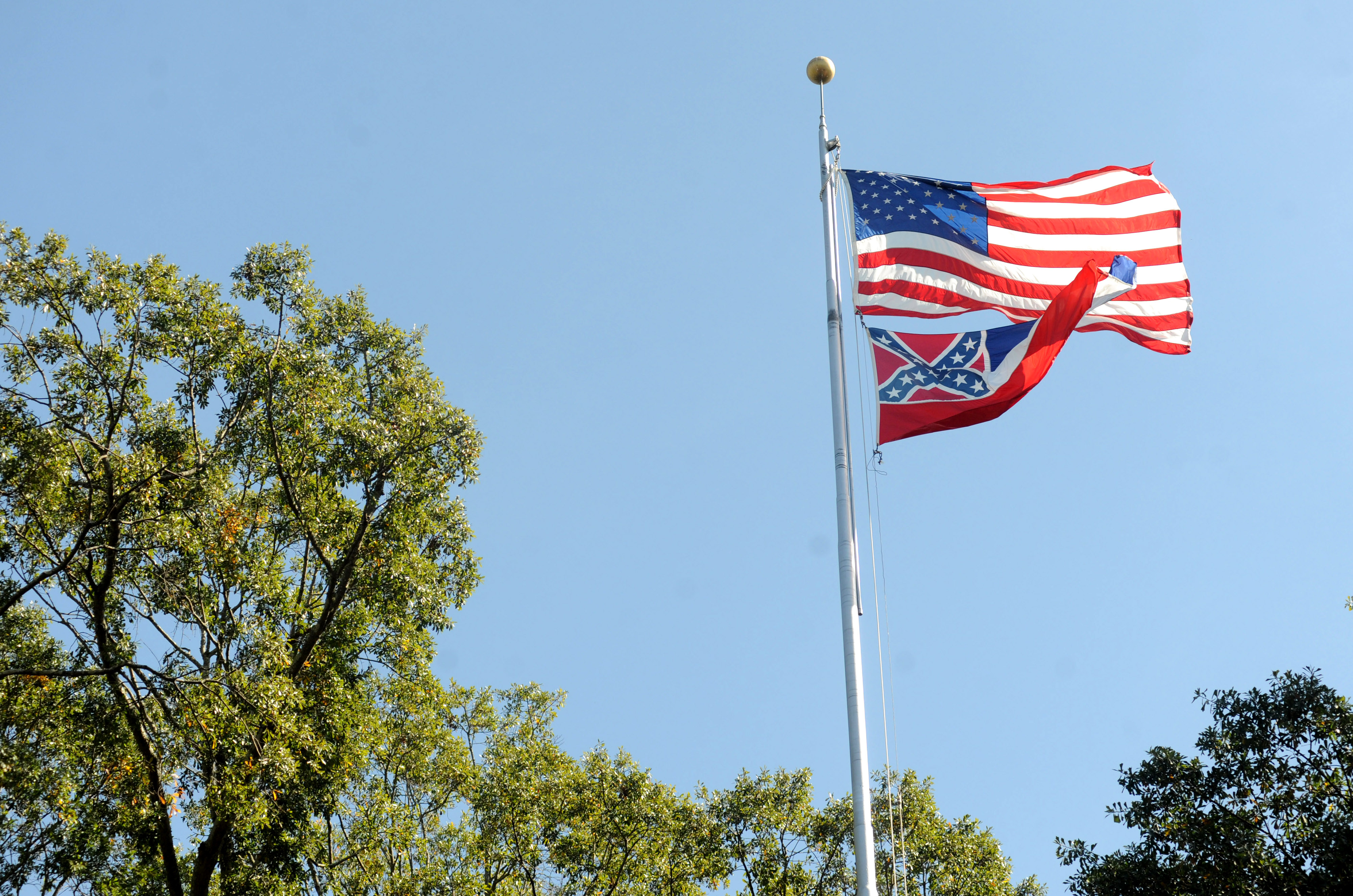 Ole Miss removes state flag that features Confederate emblem