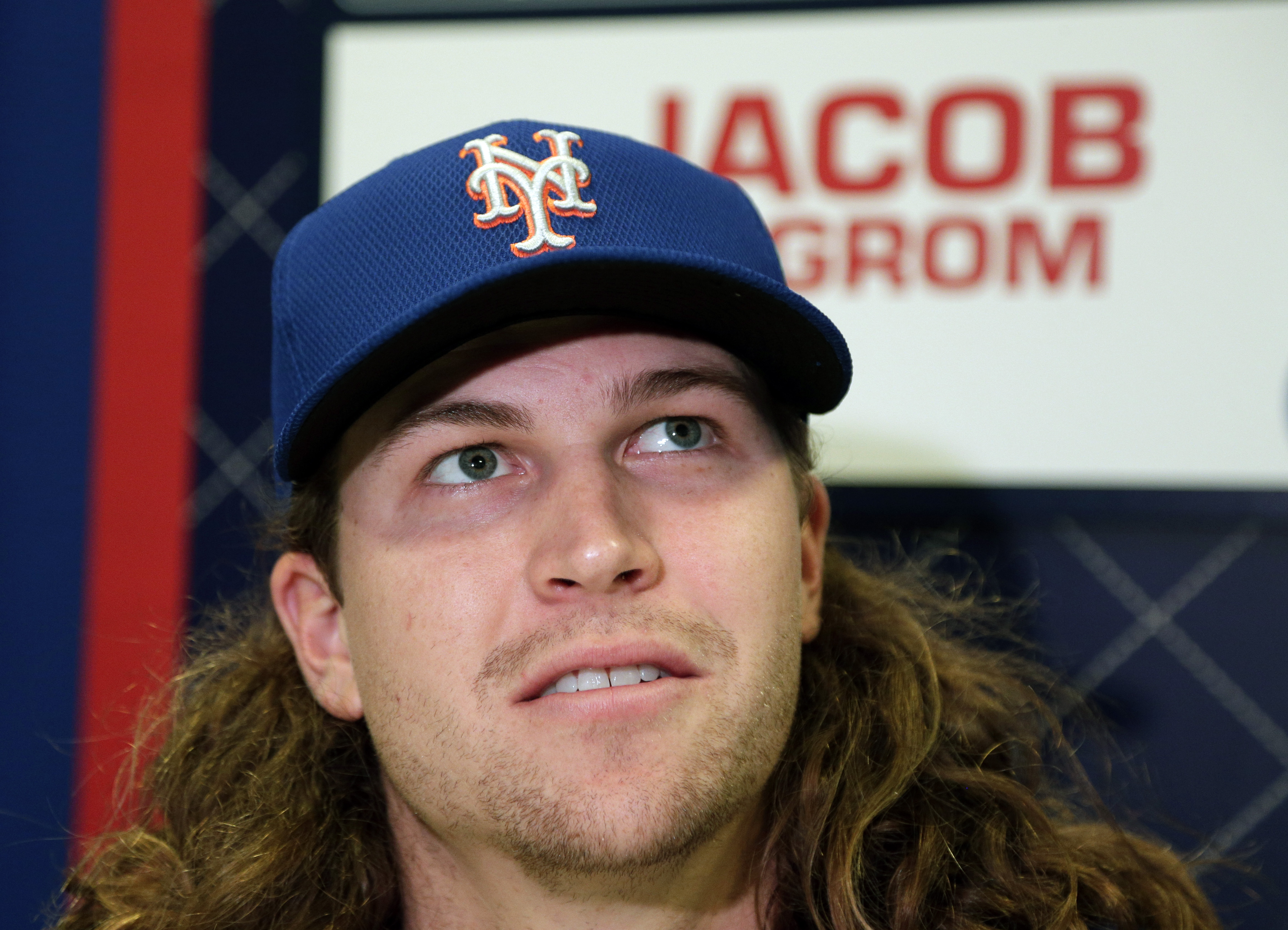 Mets' deGrom plans on cutting long hair after season
