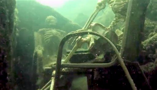 Diver removes famous fake skeletons from Colorado River