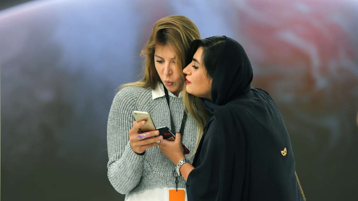 Apple opens its first stores in Arab world in the Emirates