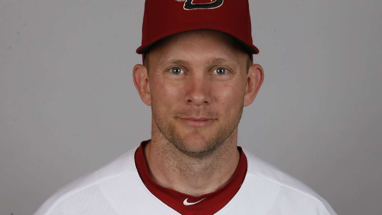 Padres hire Arizona third base coach Andy Green as manager