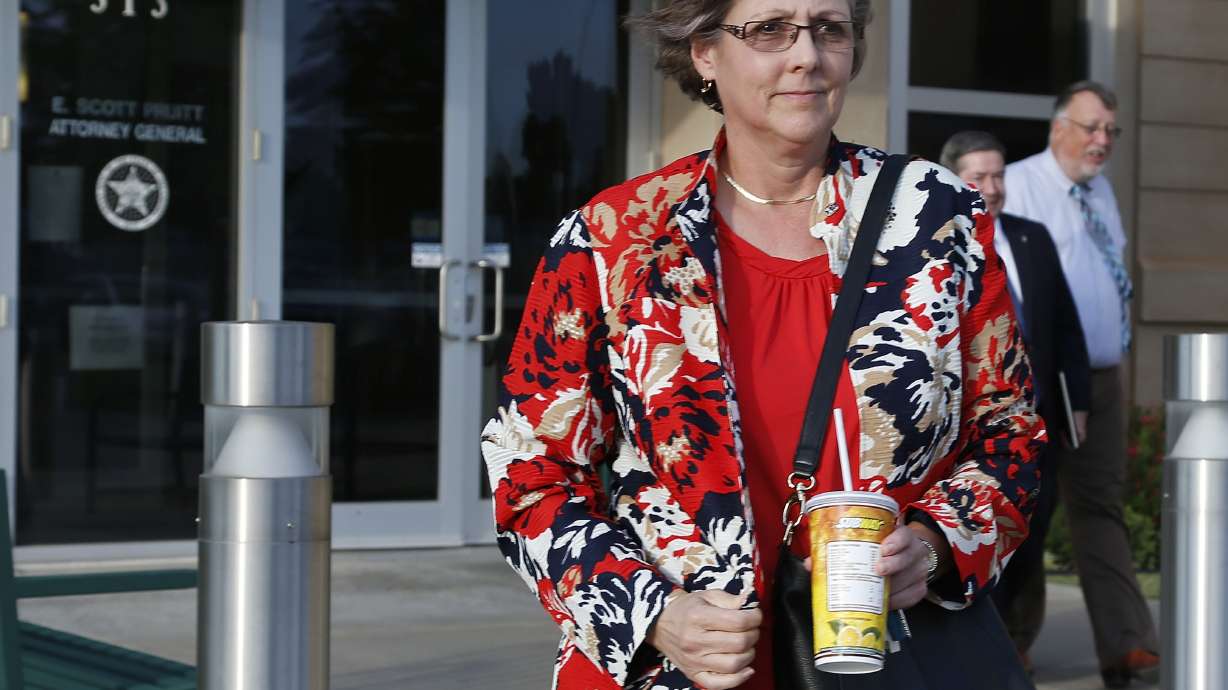 Oklahoma prison warden retiring amid execution probe