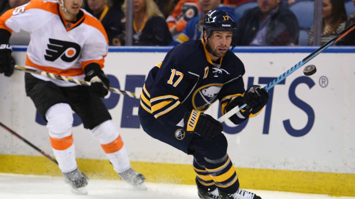 O'Reilly, Eichel get Sabres over Flyers 3-1