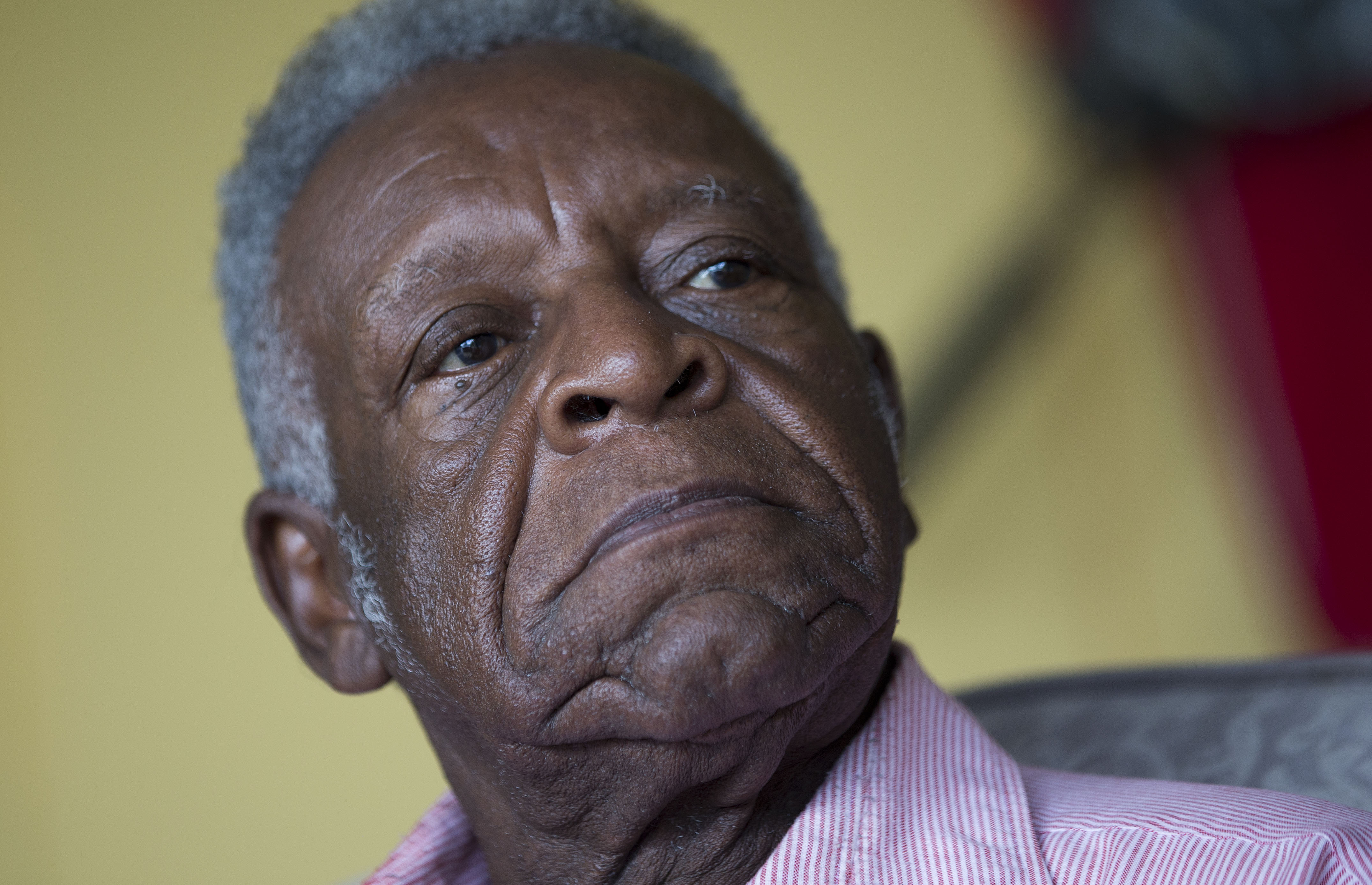 Justices review DA's choice of all-white murder trial jury