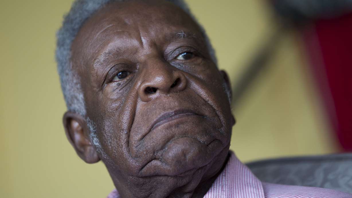 Justices review DA's choice of all-white murder trial jury