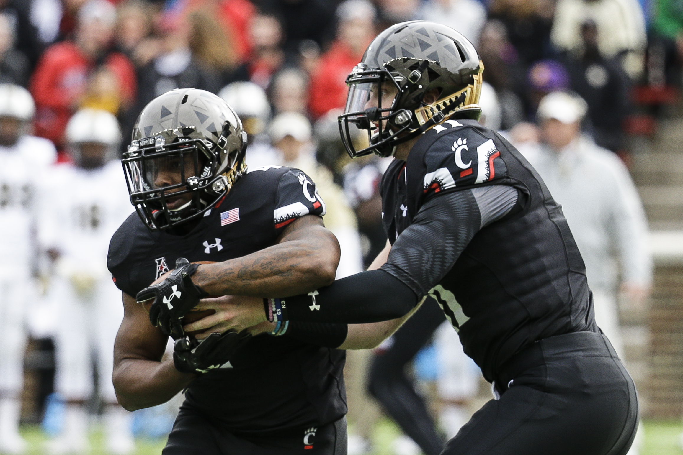 Cincinnati pummels Central Florida, Barrett, 52-7
