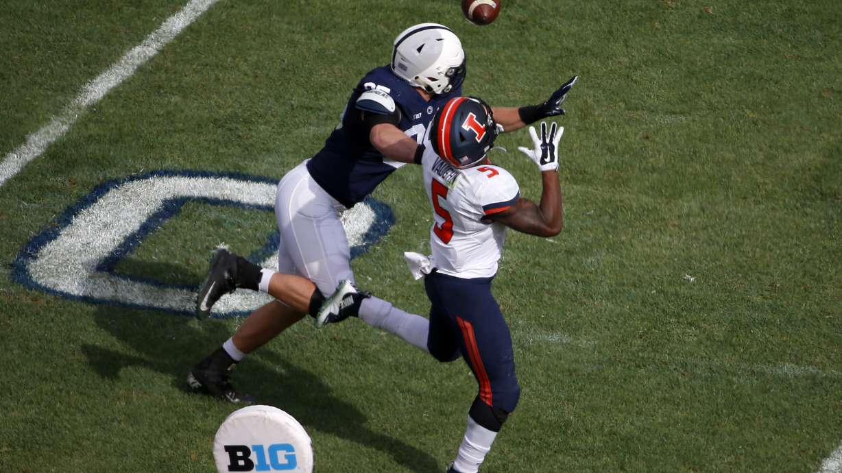 Hackenberg leads Penn State over Illinois 39-0
