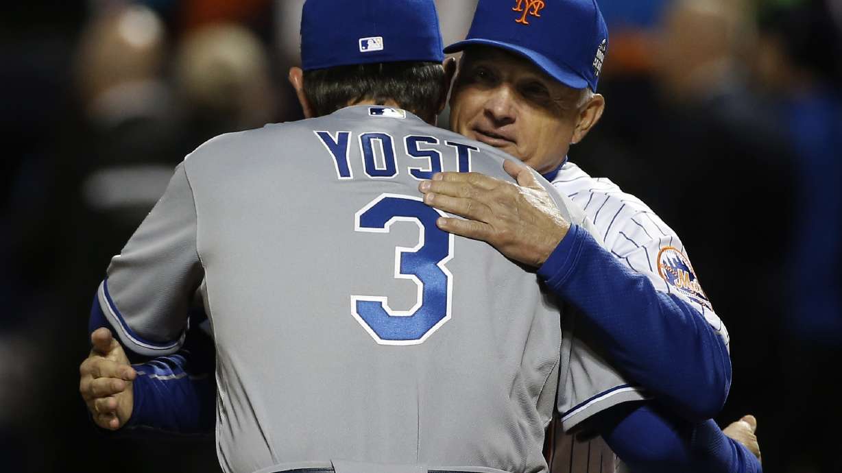The Latest: Royals rally in 8th on Murphy error, beat Mets