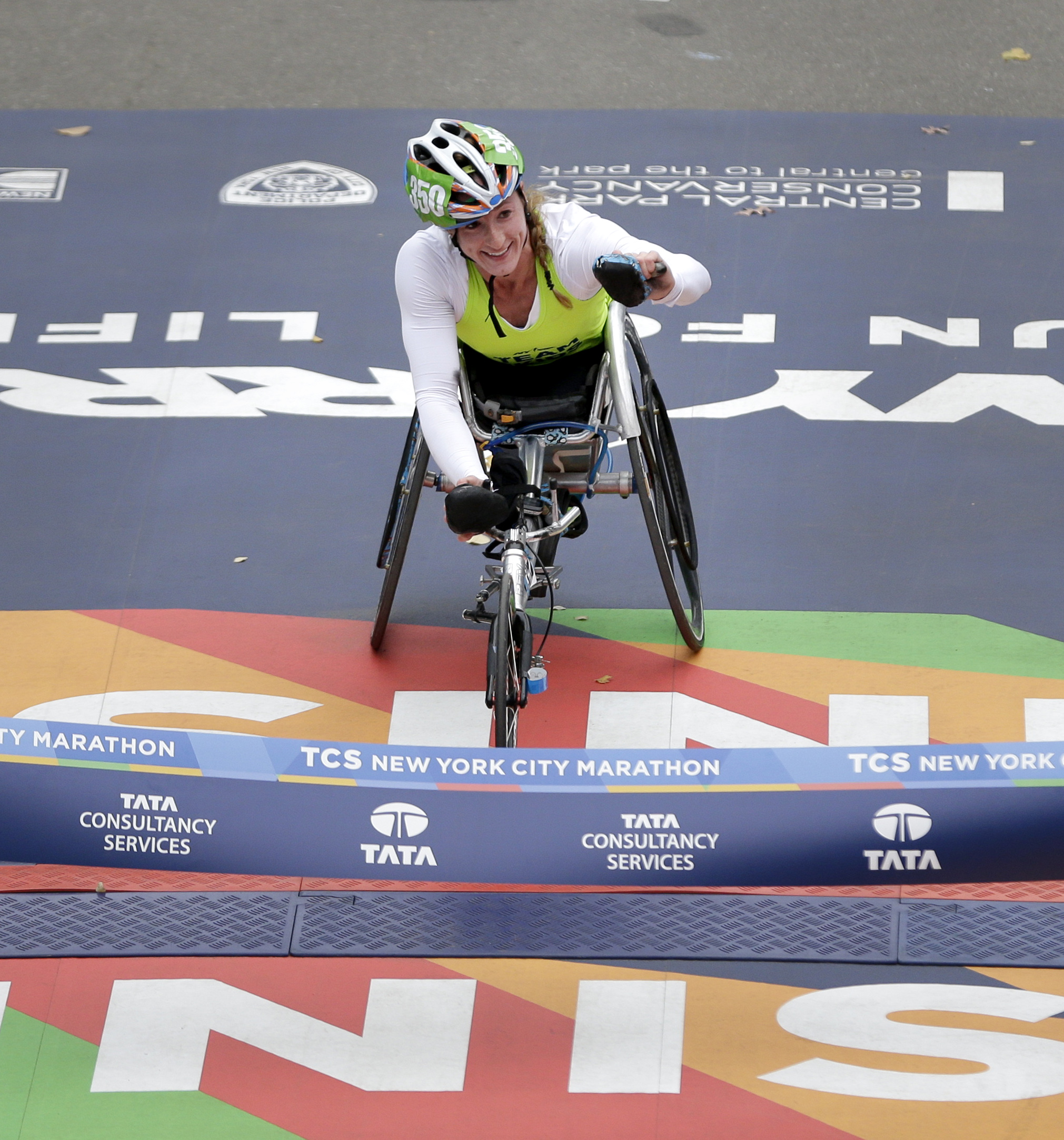 McFadden sets NYC Marathon women's wheelchair course record