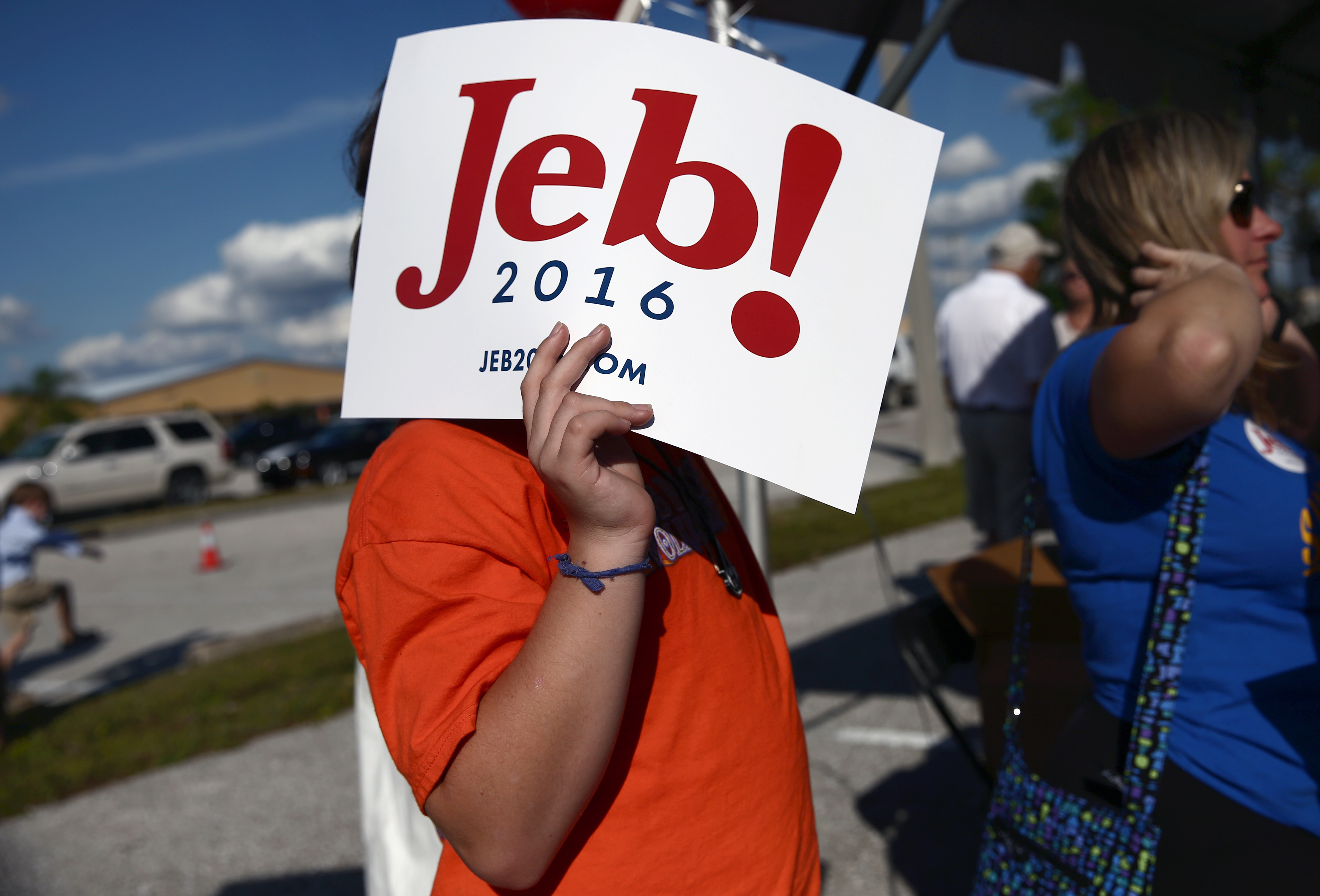 Bush hits campaign reset, retools slogan: 'Jeb Can Fix It'
