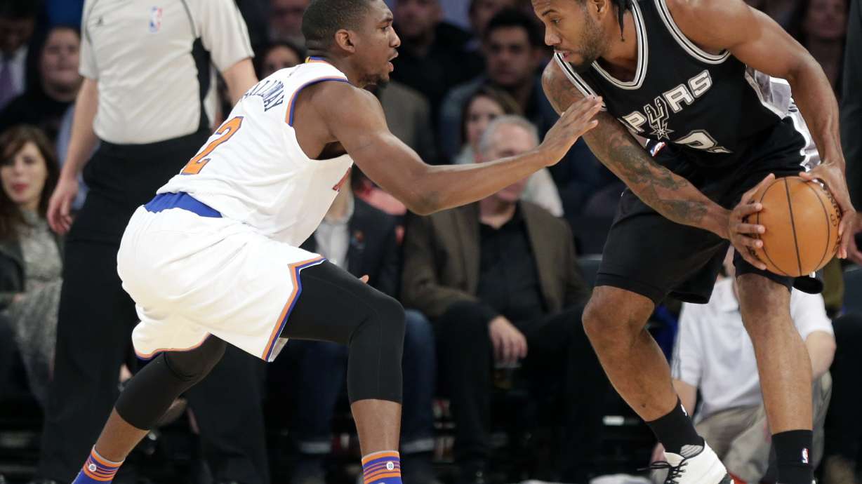 Spurs beat Knicks 94-84, give Duncan milestone win
