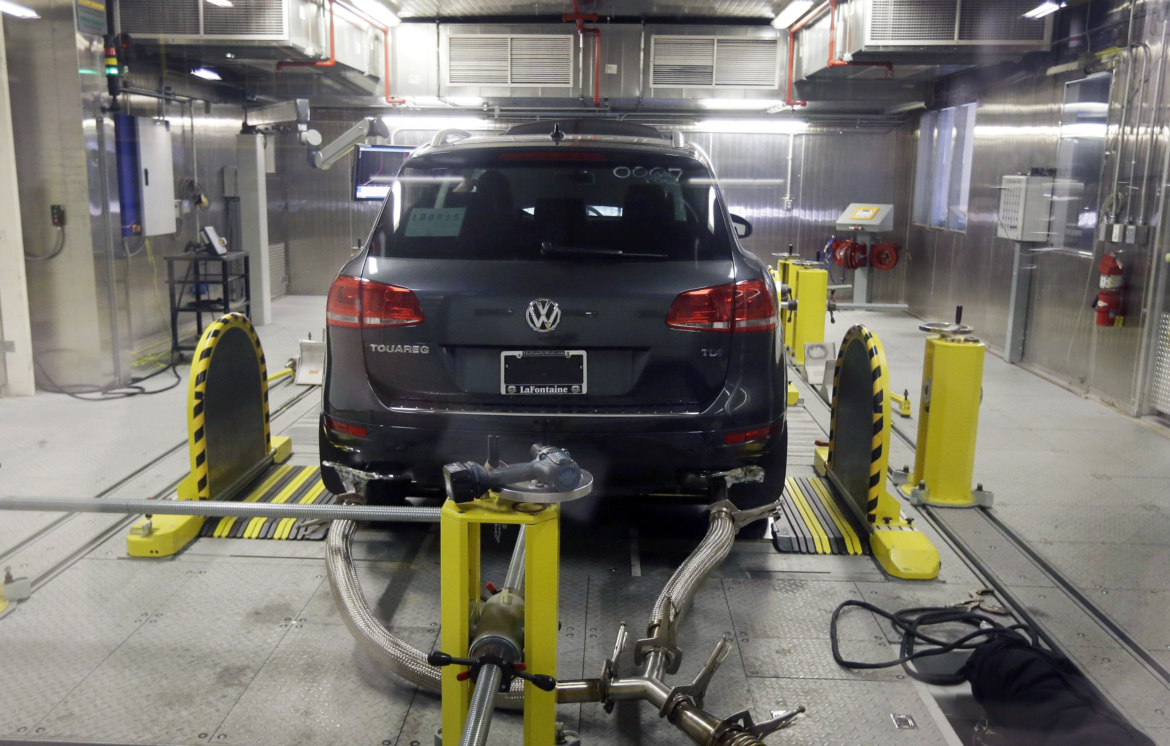 VW shares sag after new accusation of emissions cheating
