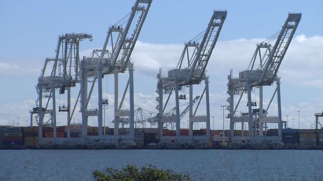 California governor signs bill banning coal-export funding