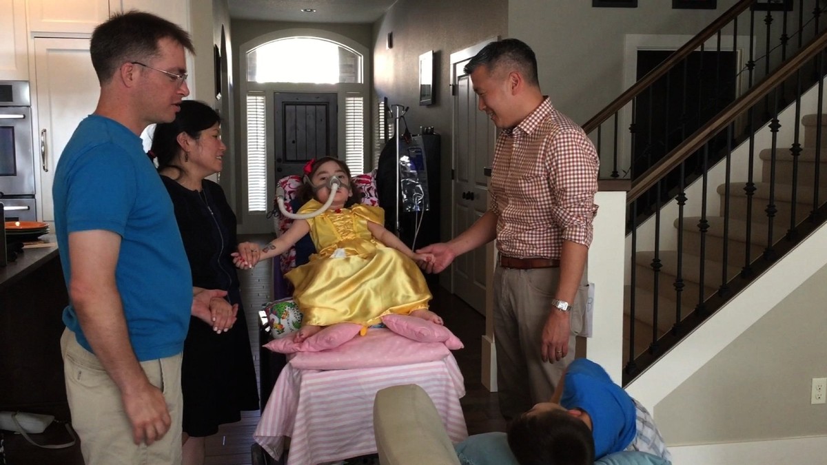 The next time Julianna Snow, 5, catches even a cold, the infection will likely leave her sedated on a respirator with very little quality of life. She has a severe case of an incurable neurodegenerative illness called Charcot-Marie-Tooth disease. After debating the issue, her parents decided to honor Julianna's wish not to return to the hospital but die at home instead. (CNN)