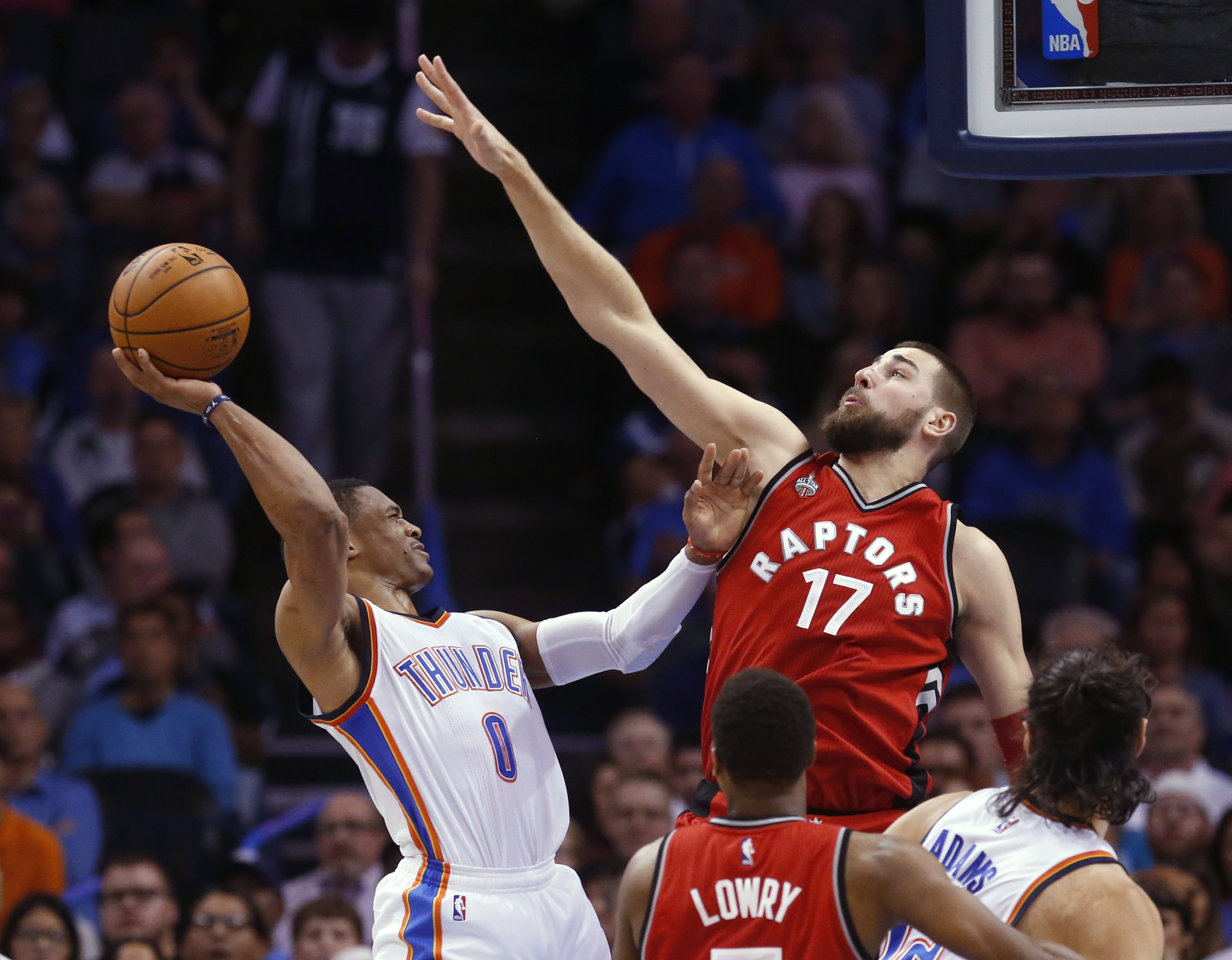 DeRozan, Raptors beat Thunder 103-98 to remain unbeaten