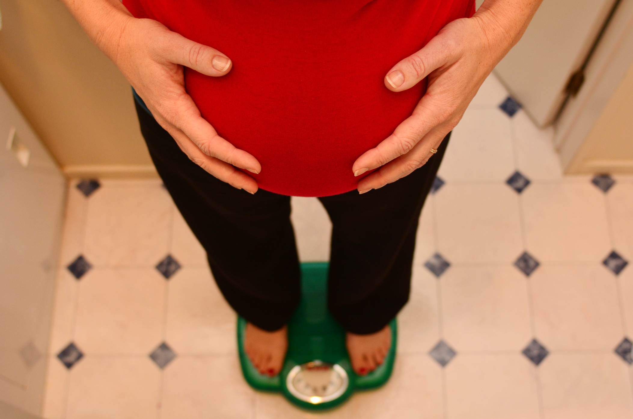 Study: Nearly half of US pregnant women gain too much weight