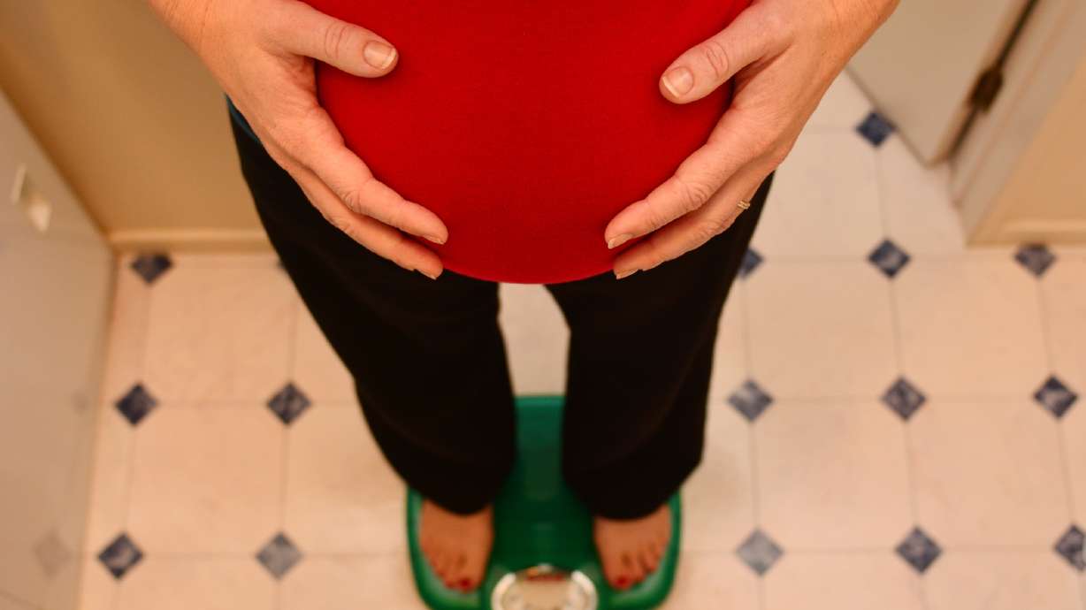 Study: Nearly half of US pregnant women gain too much weight