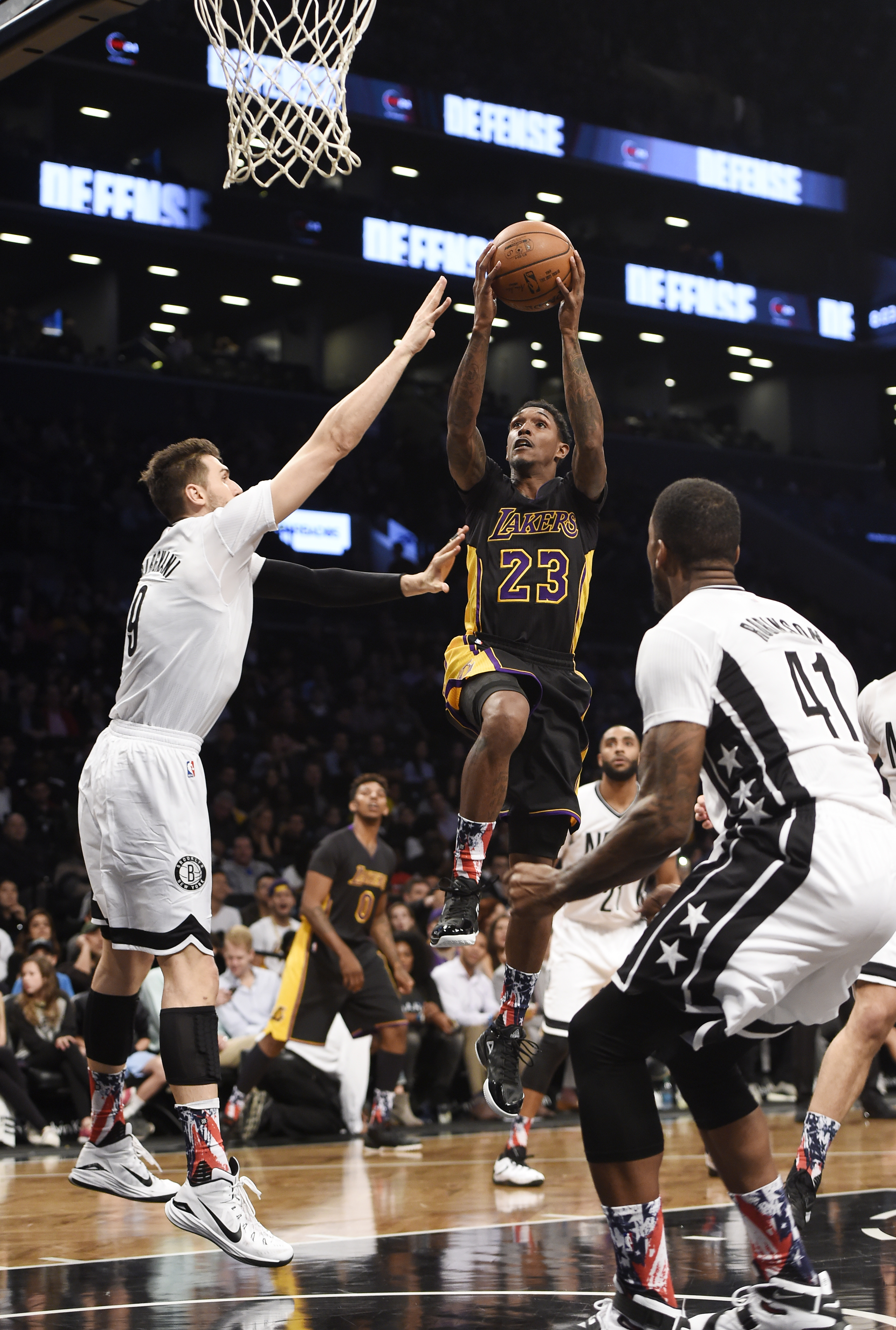 Bryant, Lakers beat winless Nets for 1st victory