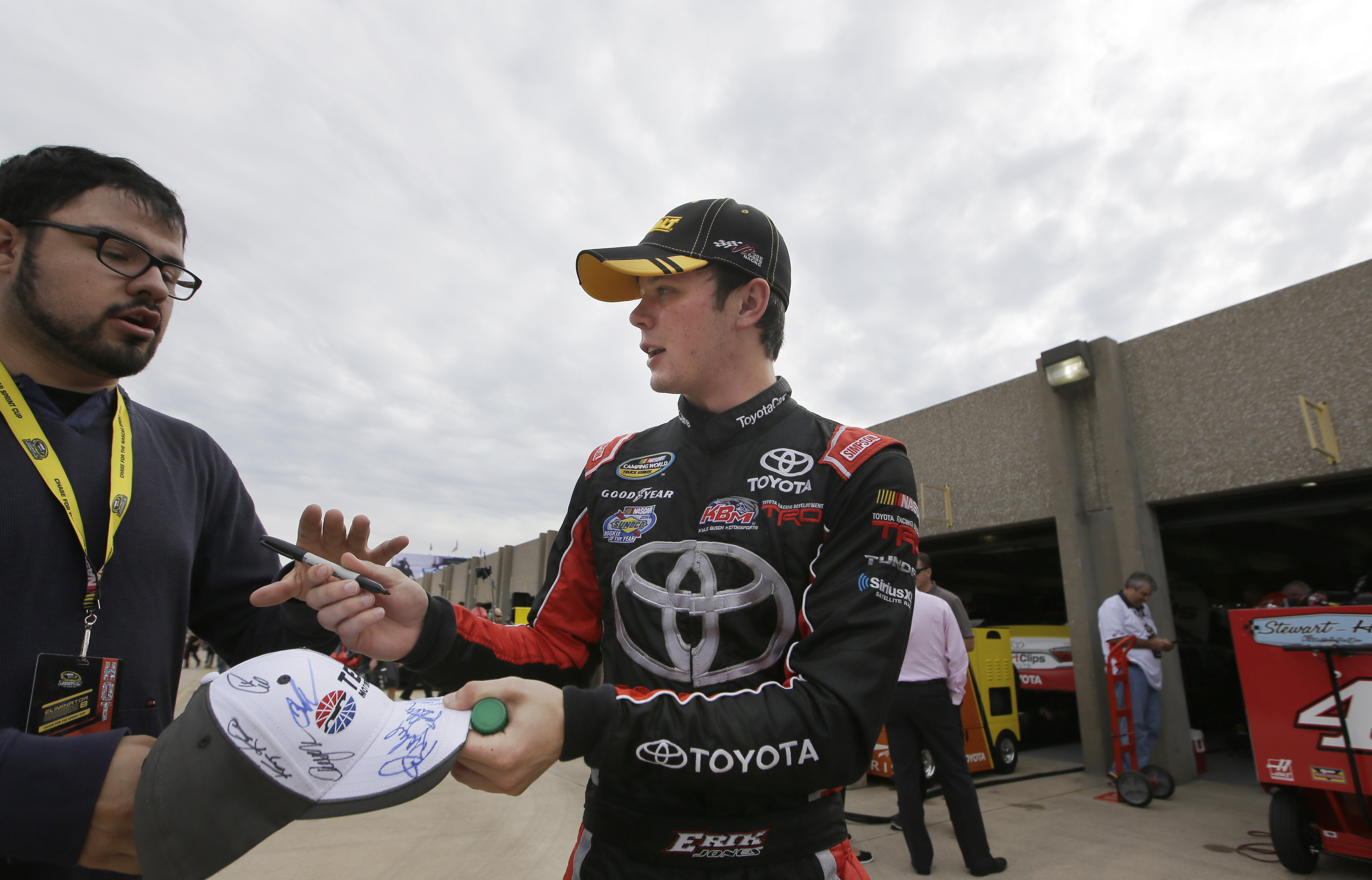 Erik Jones wins NASCAR Truck race at Texas