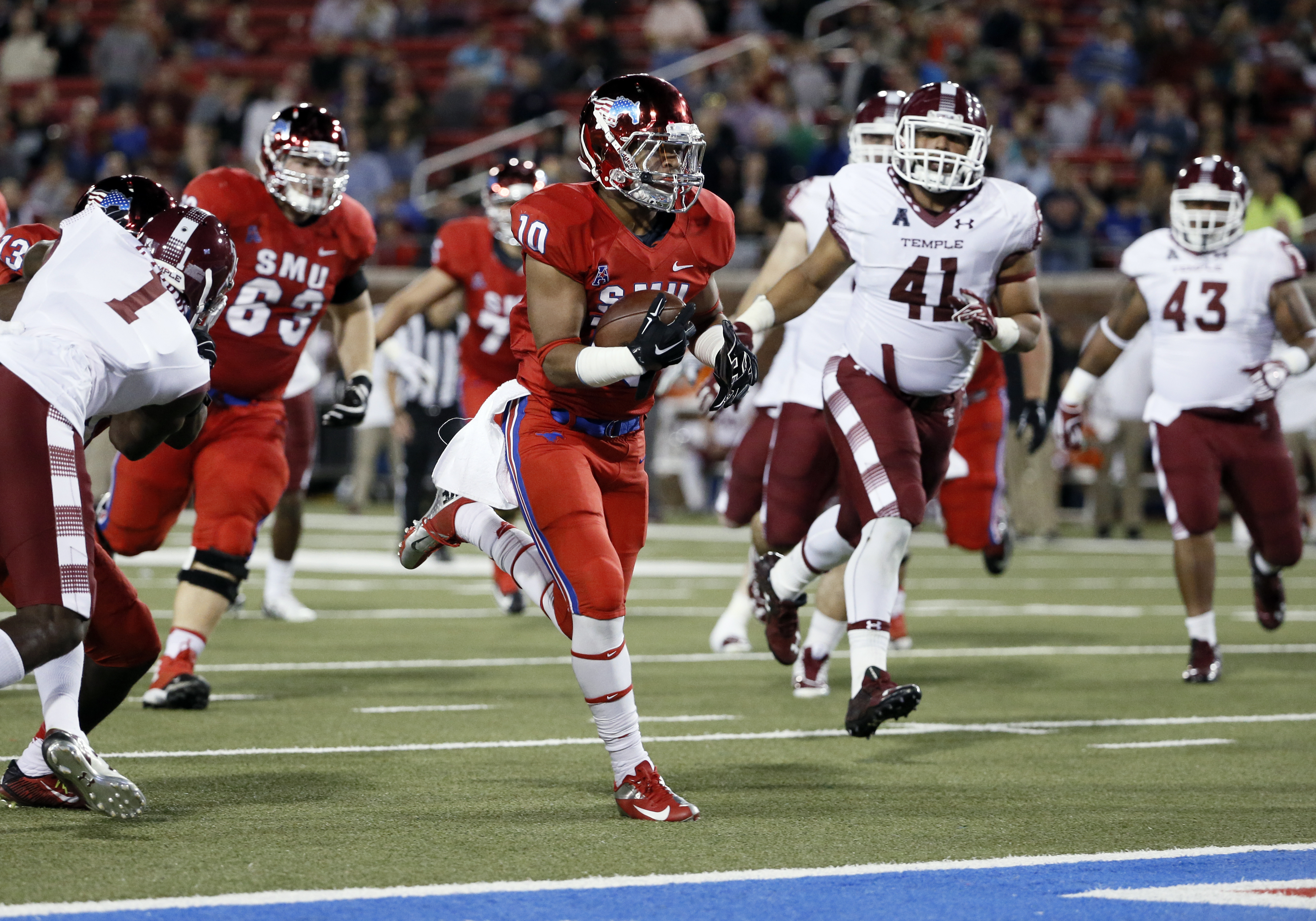 Walker throws 4 TD passes, No. 23 Temple tops SMU 60-40