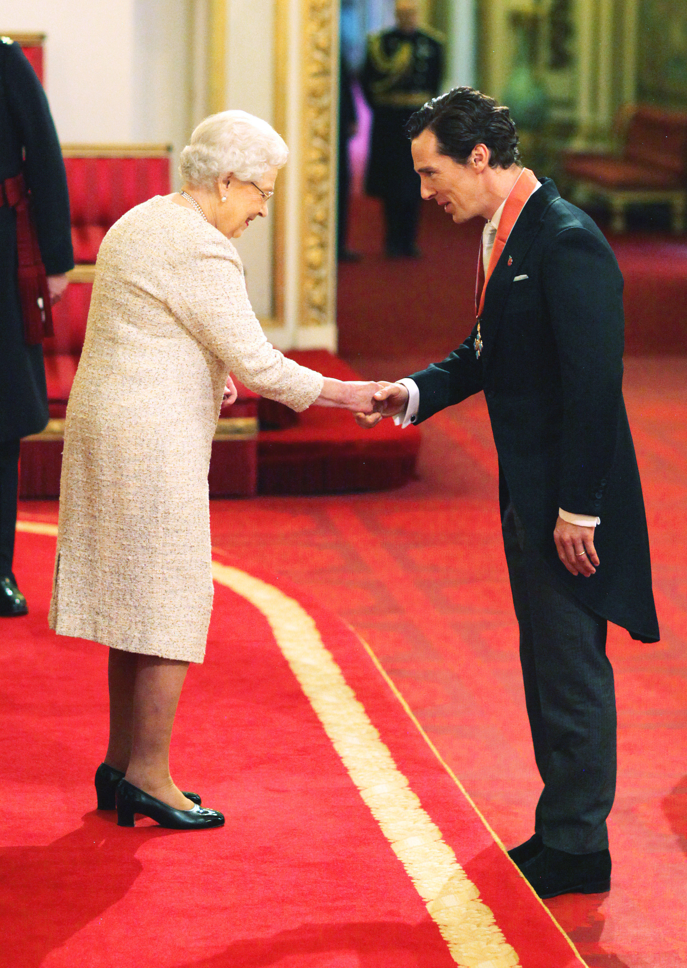 Benedict Cumberbatch receives honor from queen