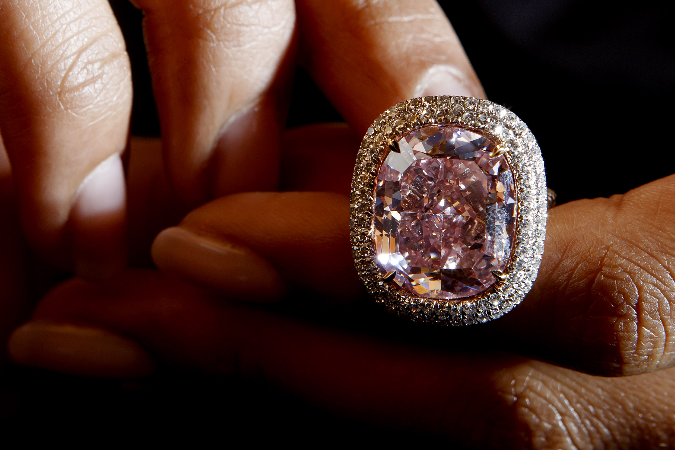 Pink diamond ring sells for $28.5 million at Geneva auction
