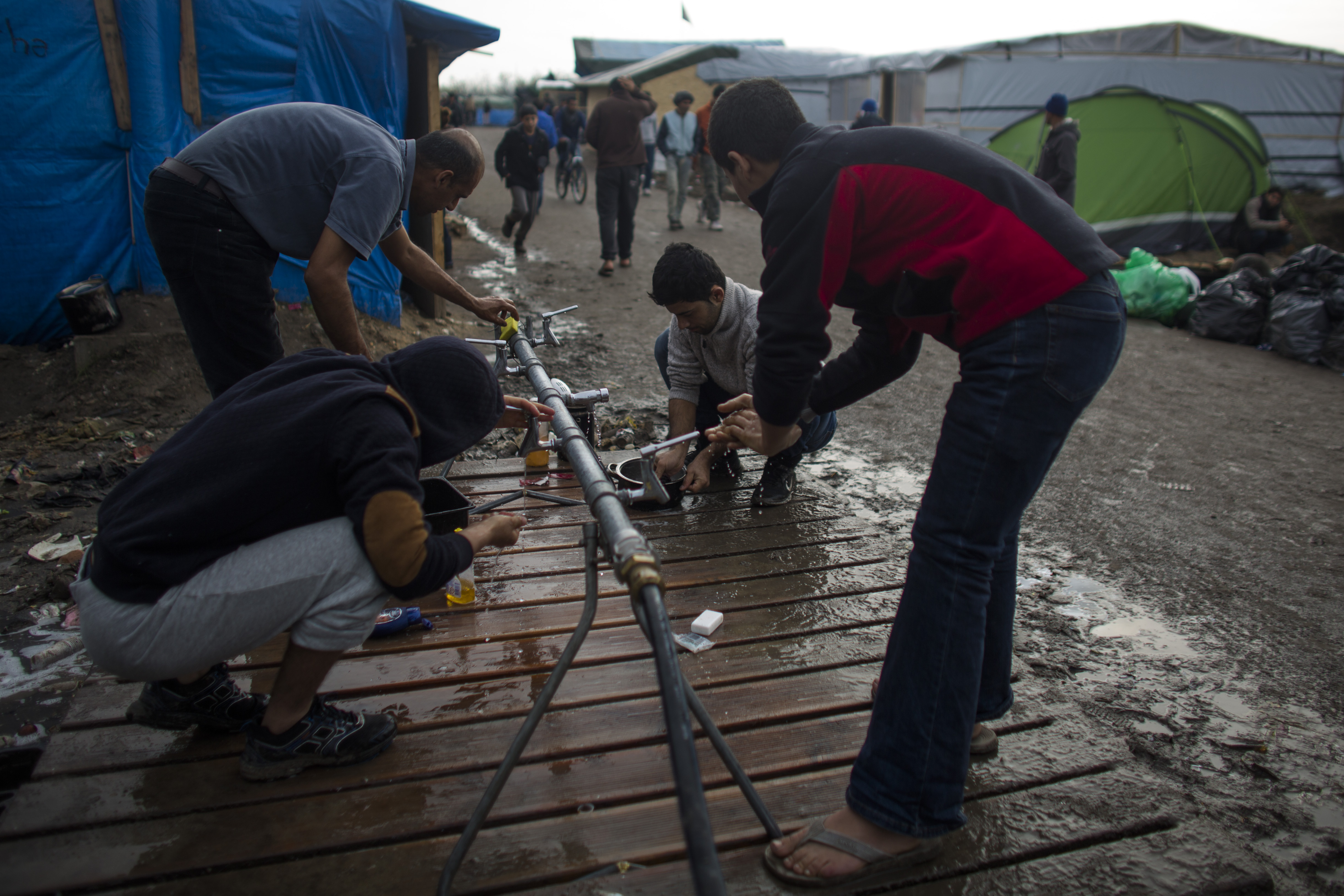 Volunteers give roadside medical care in Calais migrant camp