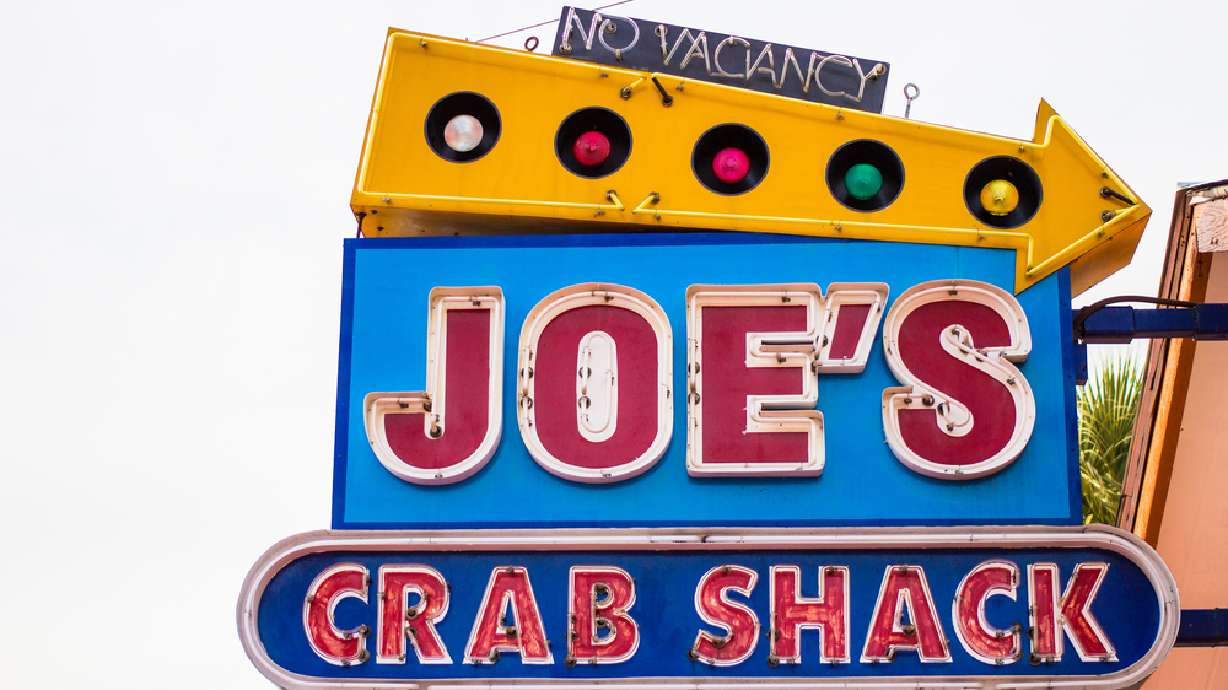 Joe's Crab Shack tests 'no-tipping' policy