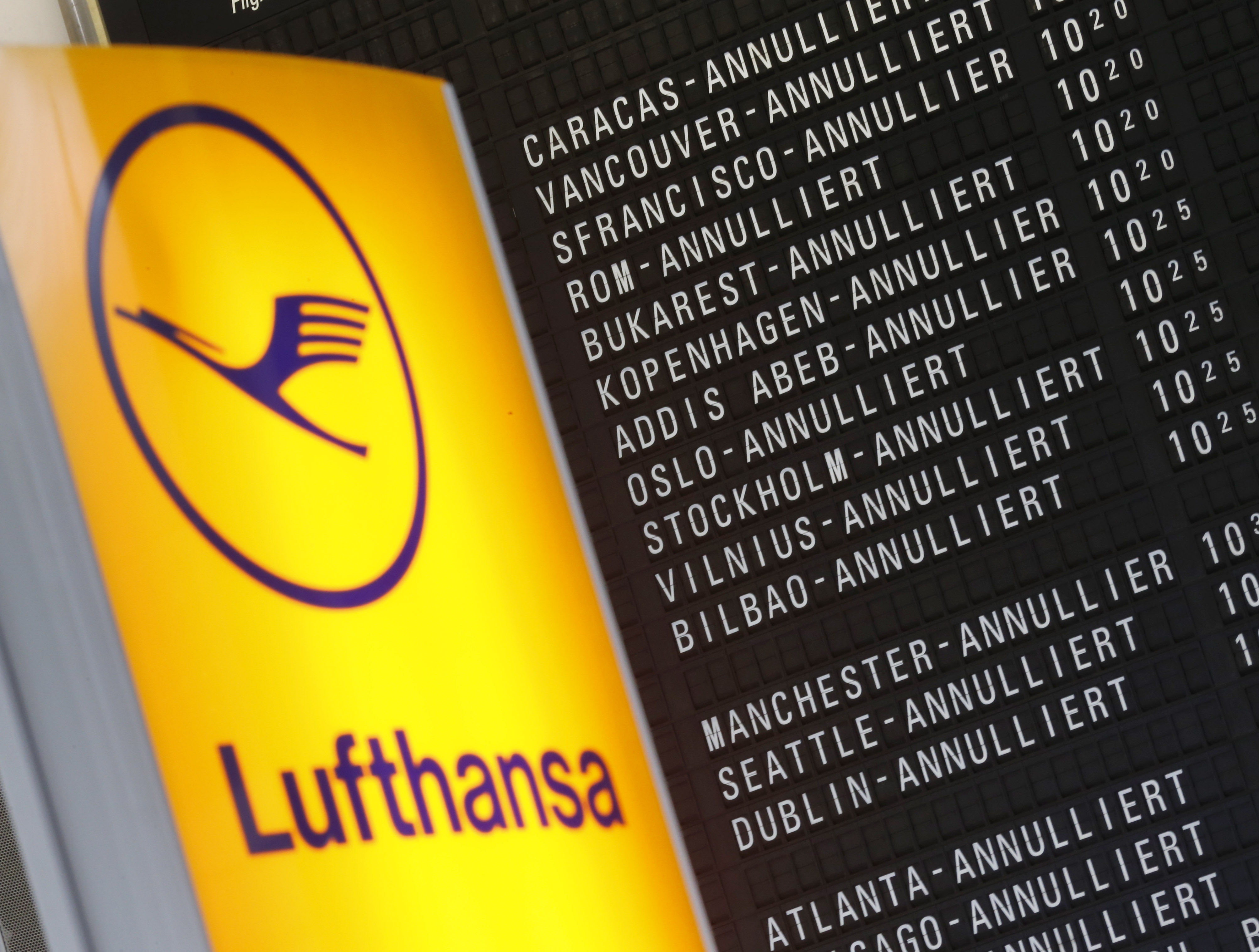 German airline Lufthansa cancels 941 flights due to strike