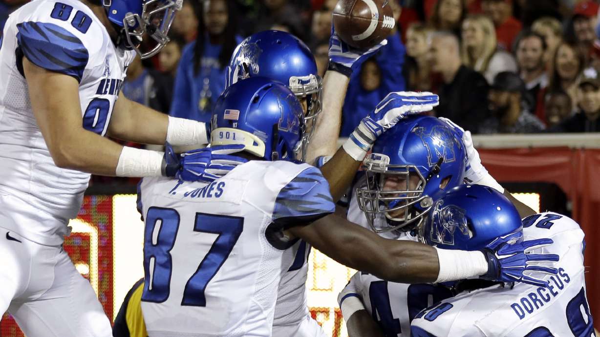 No. 16 Houston rallies for 35-34 win over No. 25 Memphis