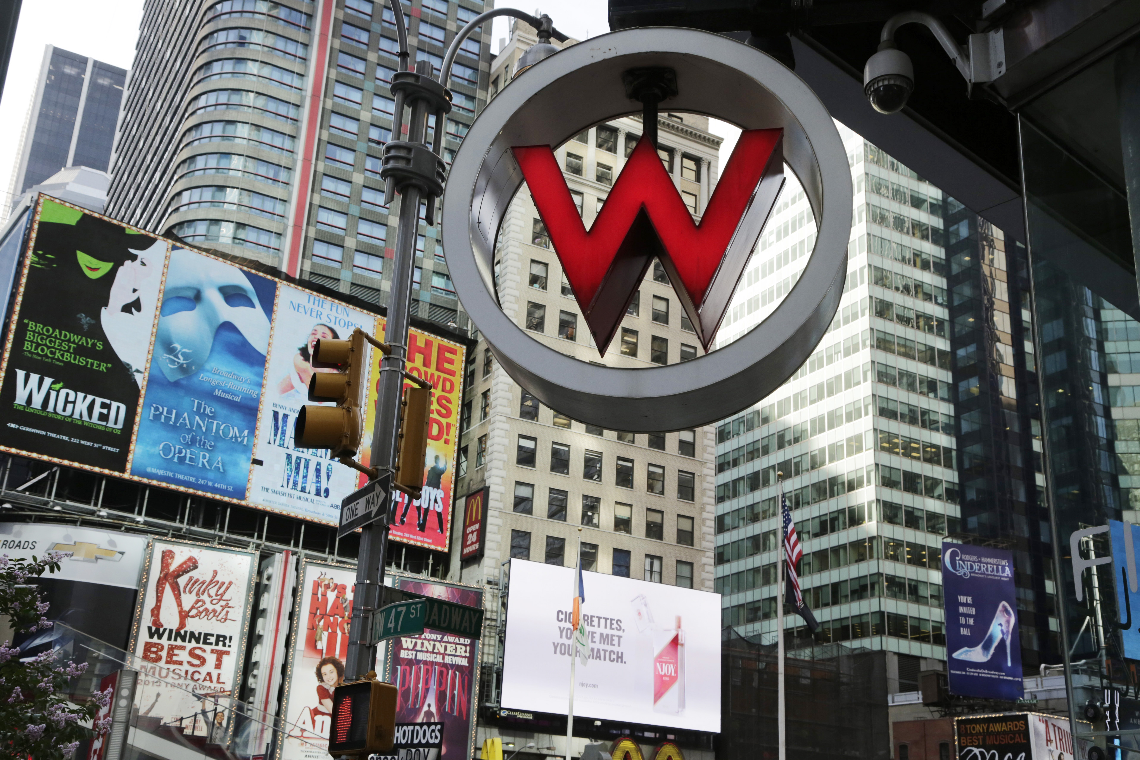 Shareholders approve sale of Starwood Hotels to Marriott