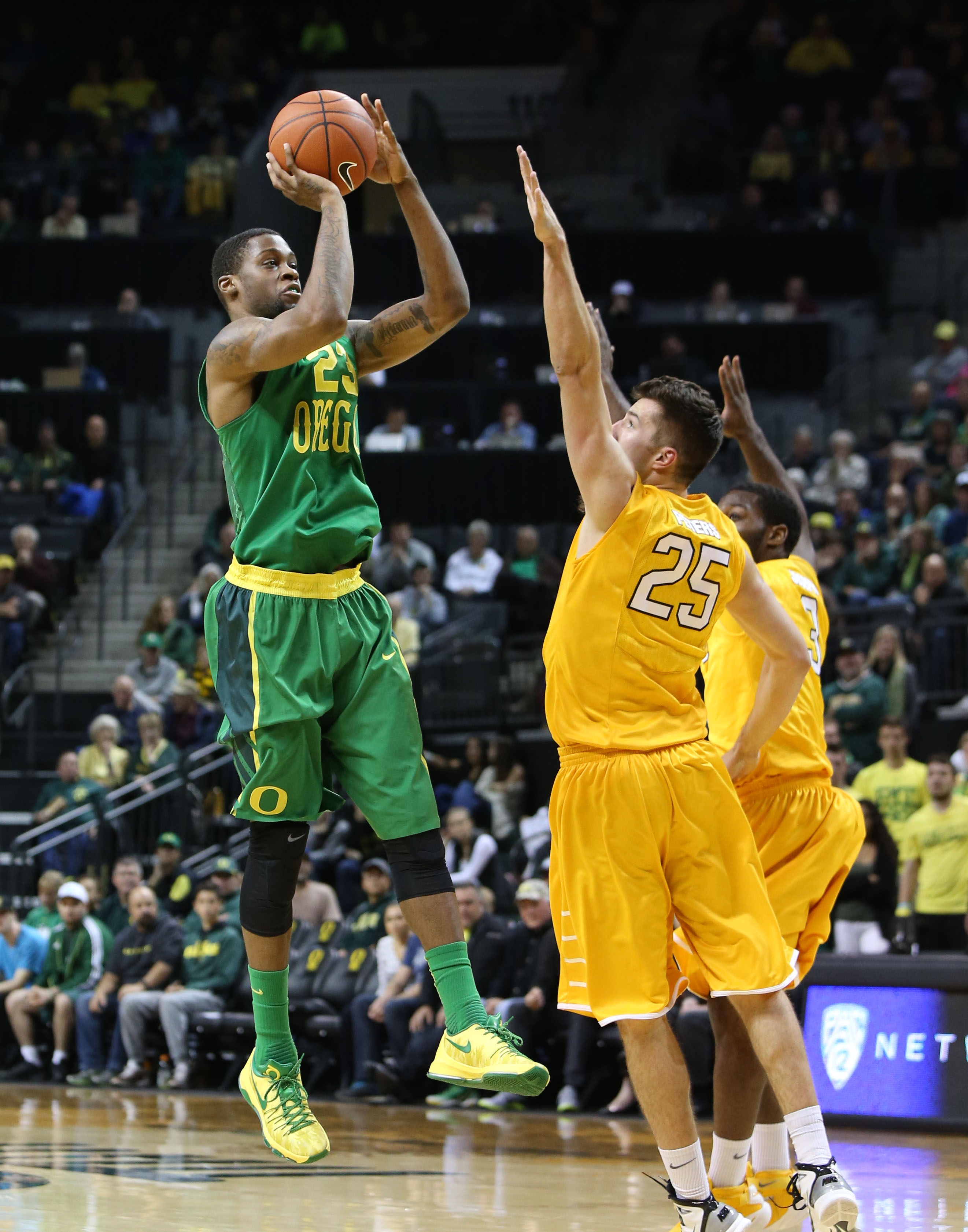 Brooks, Dorsey lead No. 25 Oregon past Valparaiso, 73-67