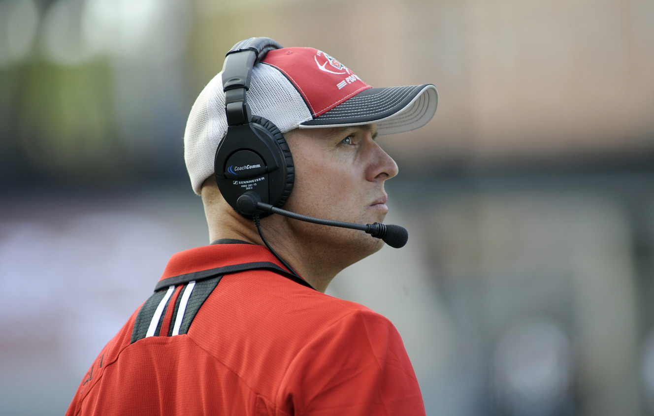 Southern Utah coach Ed Lamb watches from the sidelines as his team takes on Washington State during the first half of an NCAA college football game, Sept. 14, 2013, in Pullman, Wash. (Photo: Rajah Bose, AP Photo)
