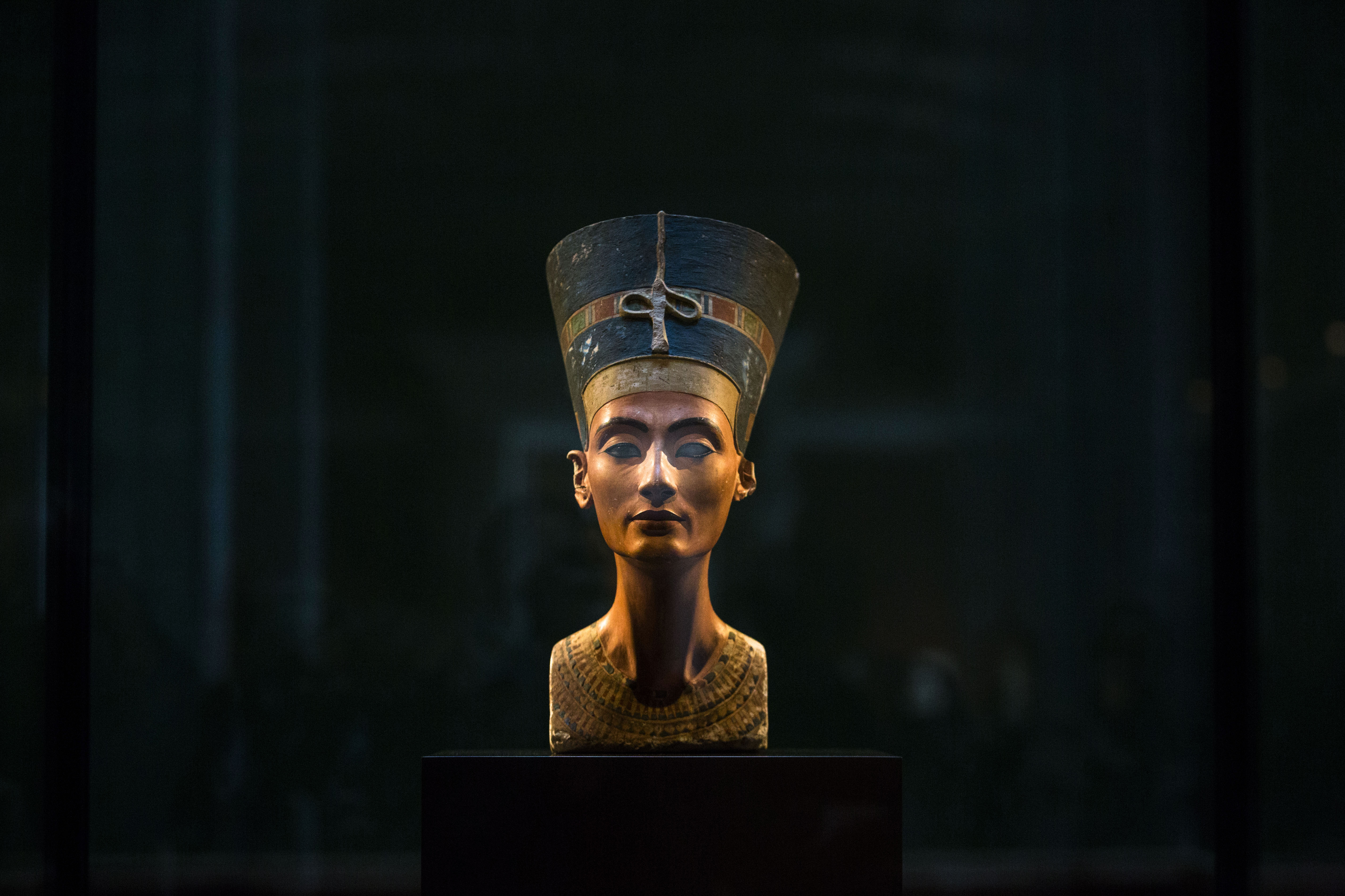 Egypt begins King Tut exploration, searching for Nefertiti