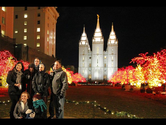 Las luces de Navidad de la Manzana del Templo le dan inicio a la temporada festiva 