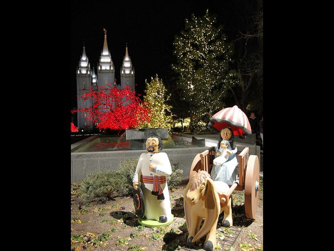 Las luces de Navidad de la Manzana del Templo le dan inicio a la temporada festiva 