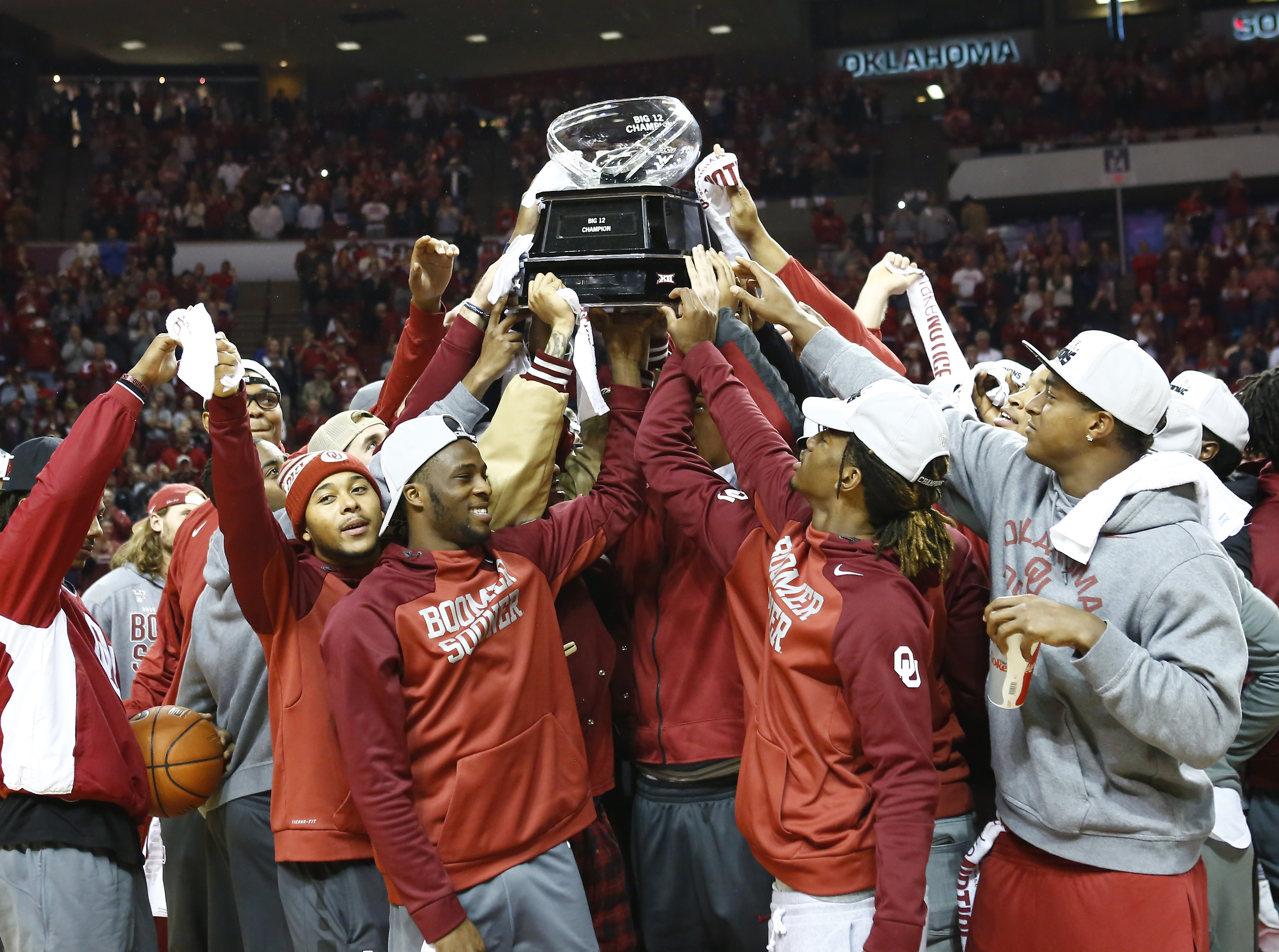 Spangler leads No. 7 Oklahoma past Wisconsin 65-48