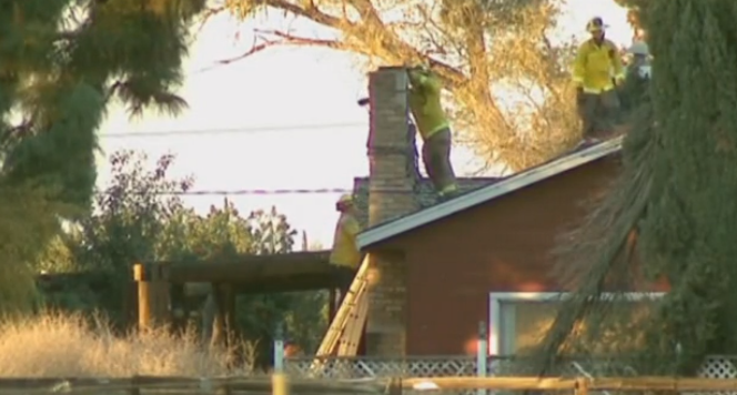 Presunto ladrón muere atascado en chimenea cuando dueño de casa la enciende 