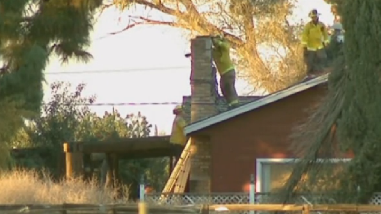 Presunto ladrón muere atascado en chimenea cuando dueño de casa la enciende