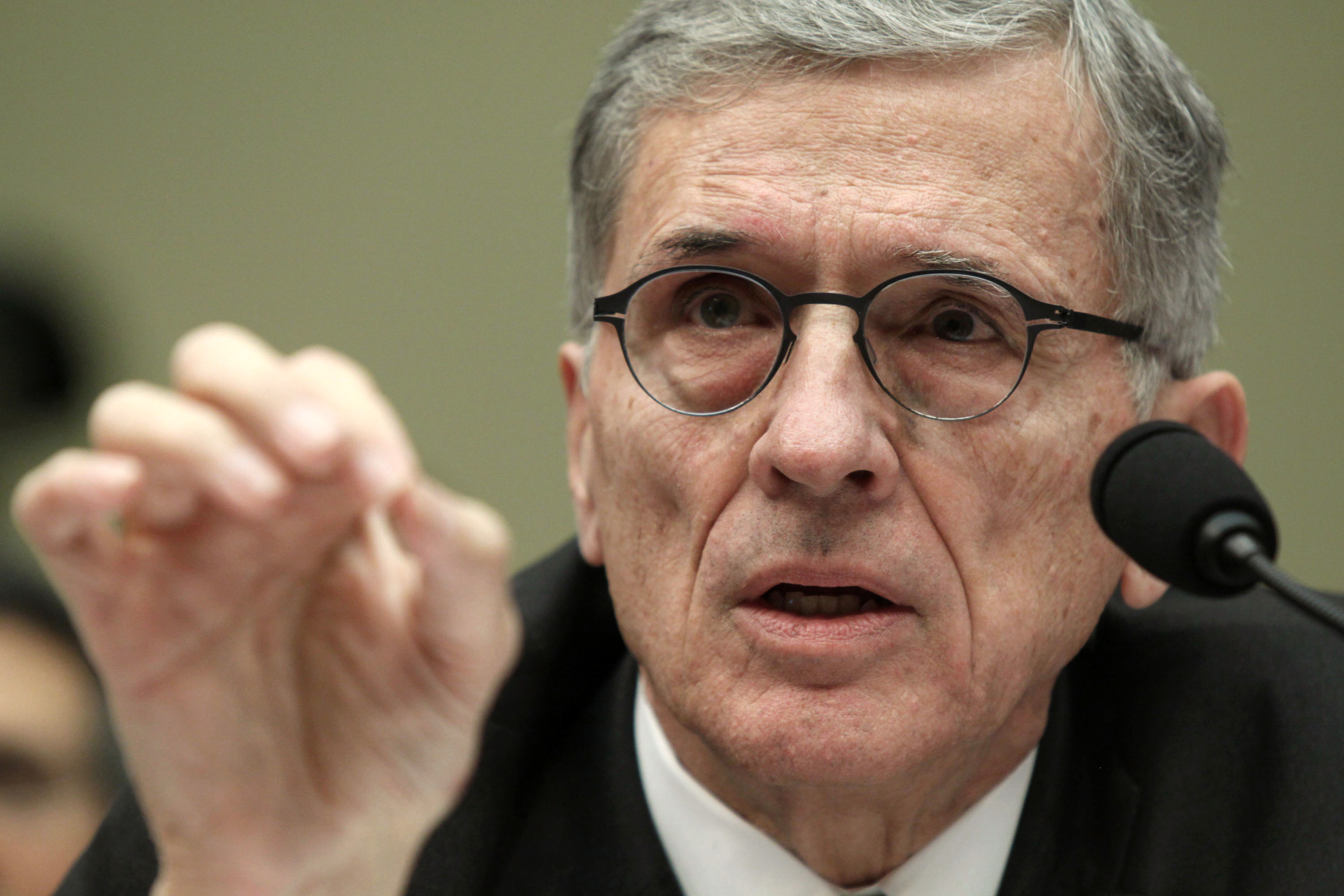 Fight over net neutrality rules returns to appeals court