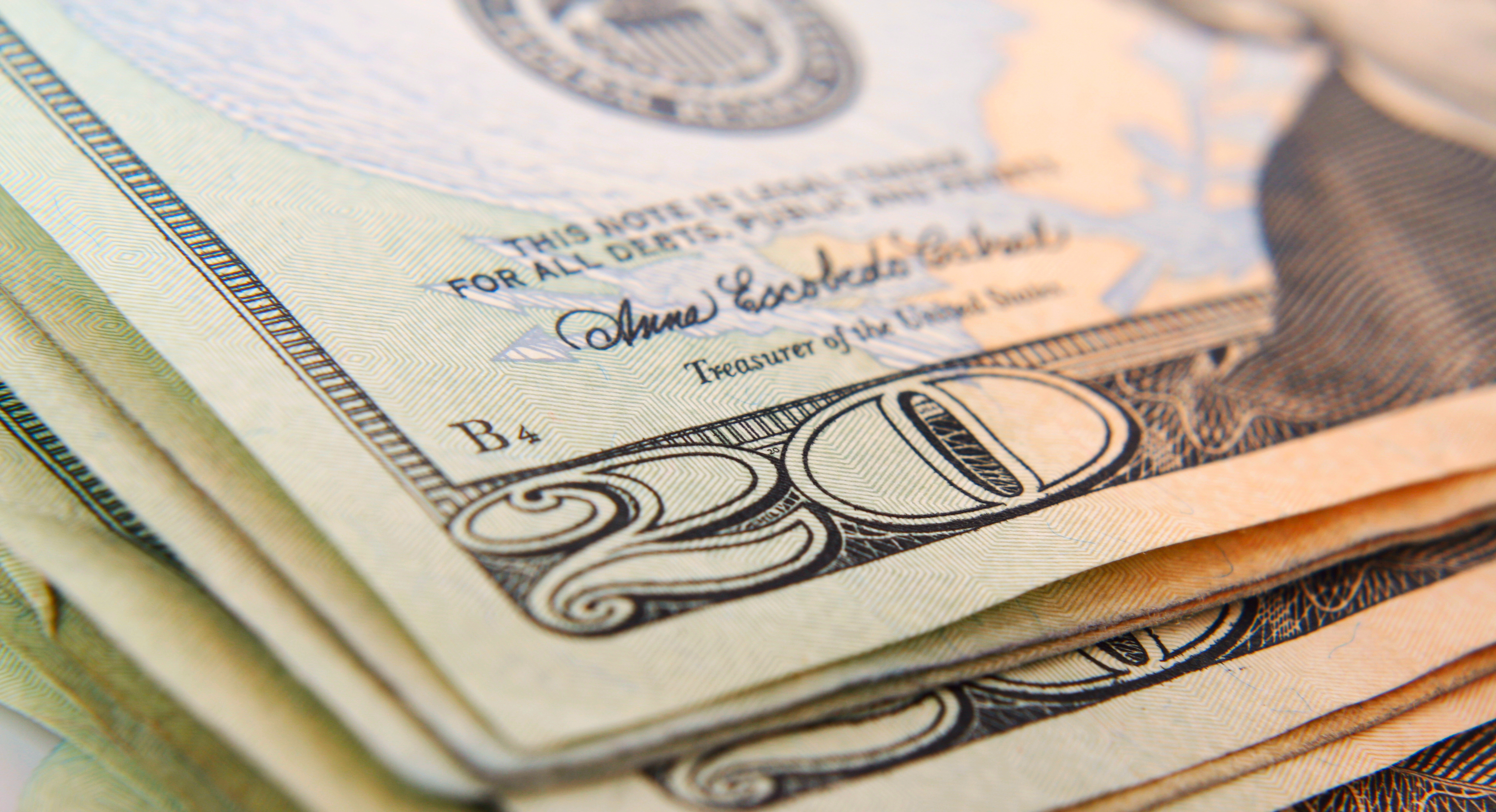 Man finds wedding cash on NY road, returns it to newlyweds