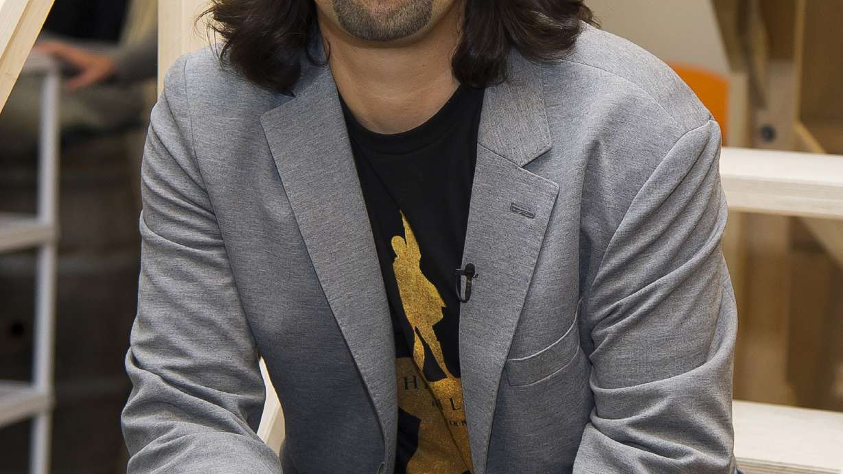 Broadway hit 'Hamilton' to launch company in Chicago