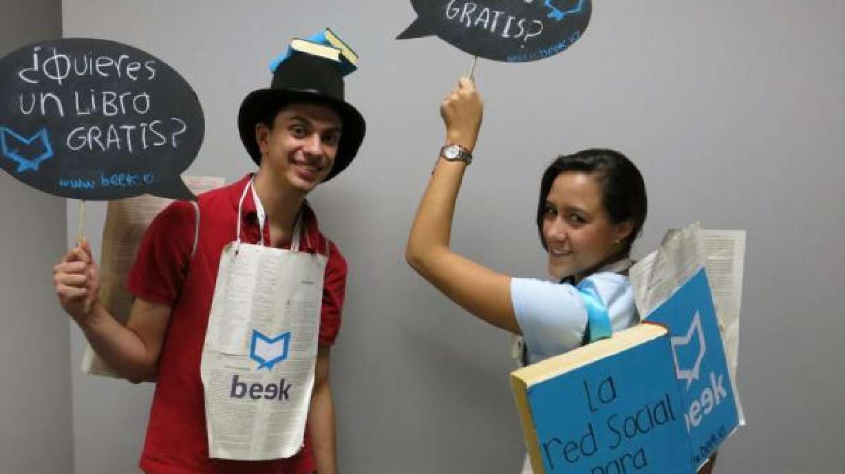 Jóvenes latinos crean red social para lectores