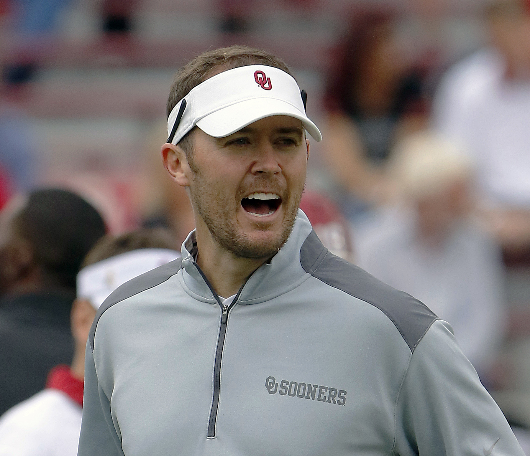 Sooners' Lincoln Riley wins Broyles Award